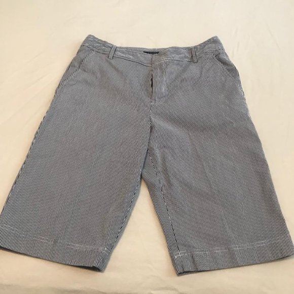 Women's Bermuda shorts - Picture 1 of 3